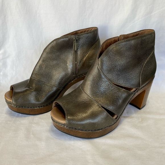 Dansko chunky sandals, bronze - Picture 2 of 7